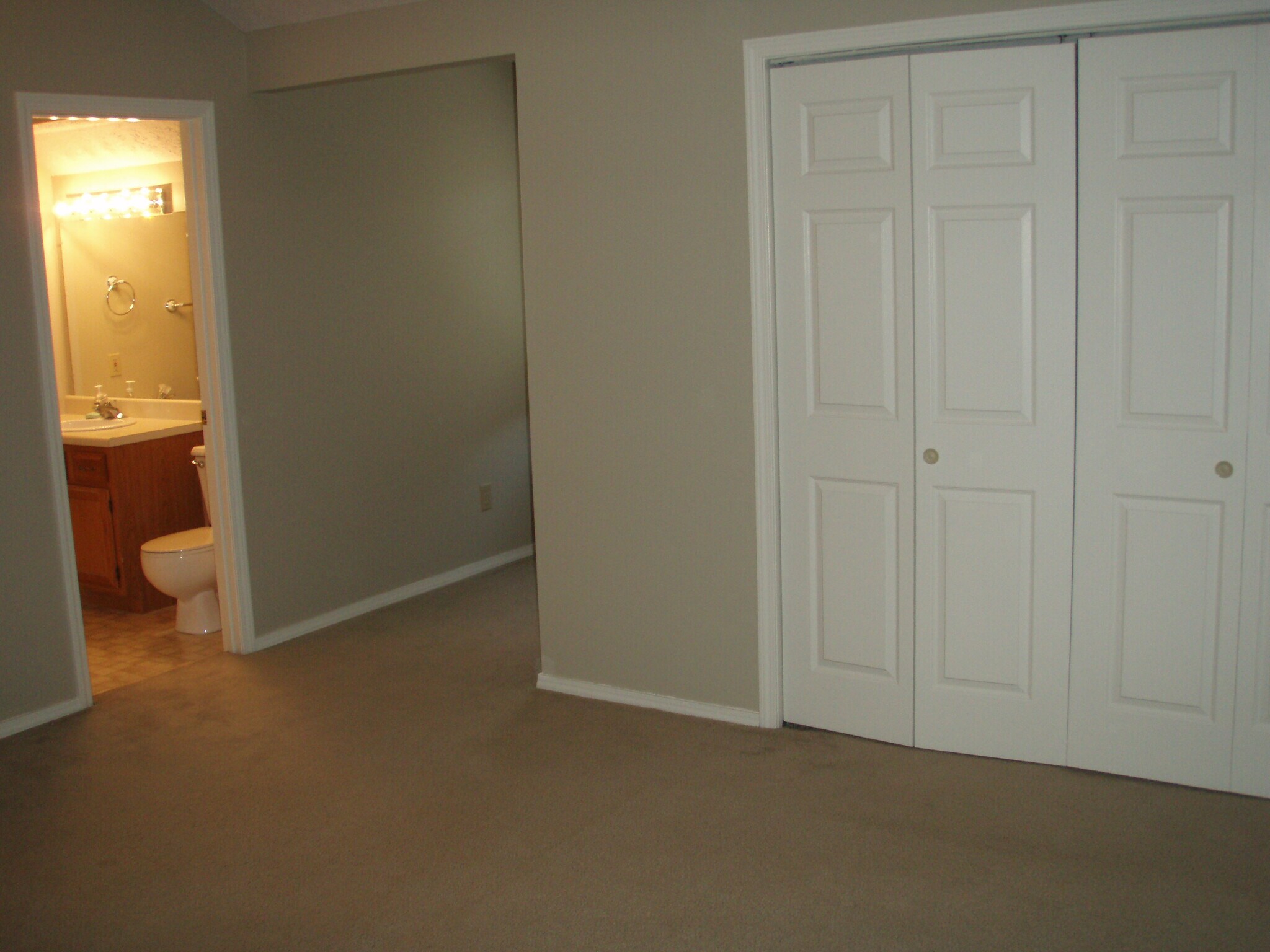 Living room - 1374 S College Mall Rd