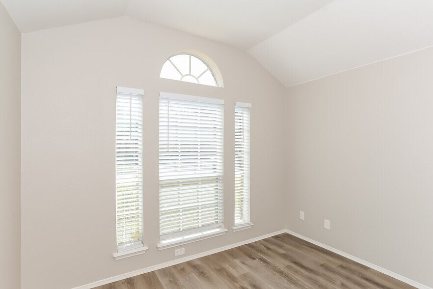 Building Photo - 1302 Hidden Glade Dr