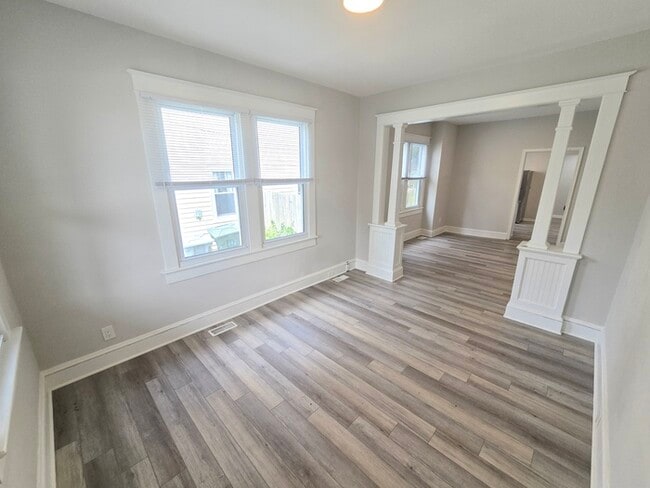 Building Photo - RENOVATED 3 BEDROOM HOME FOR RENT IN OAKWO...