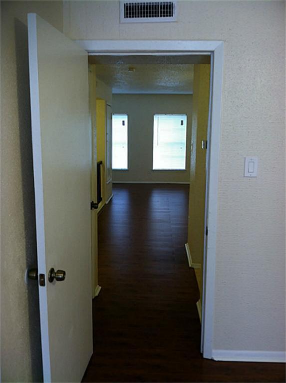 Building Photo - 1275 Witte Rd