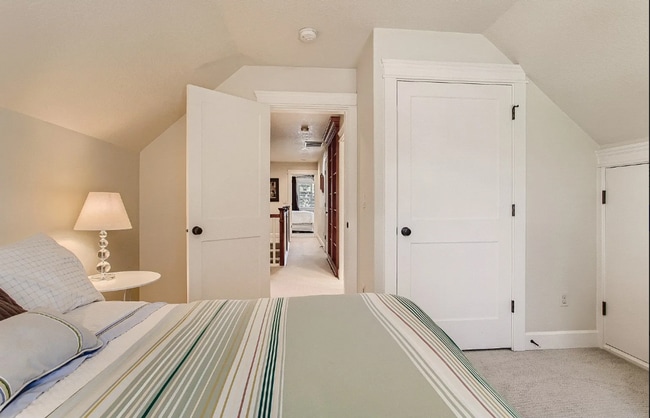 Building Photo - *Coming Soon!!* Fabulous Bright Townhome in the Heart of Downtown Lake Oswego.