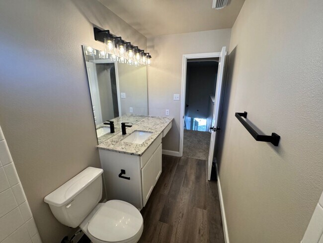 Building Photo - Move-In Ready Family Home in North San Ant...