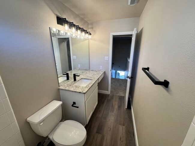 Building Photo - Move-In Ready Family Home in North San Antonio