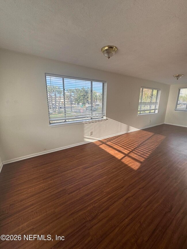 Building Photo - 210 13th Ave N