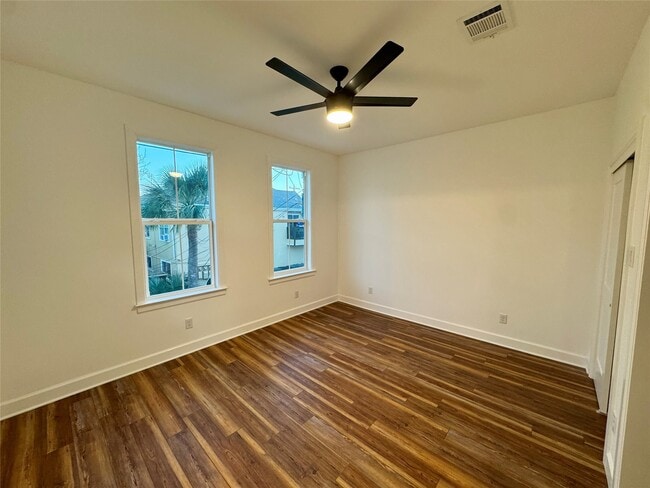 Building Photo - 2119 Avenue O 1/2