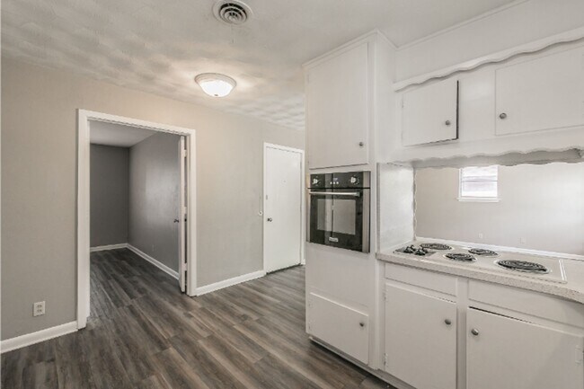 Building Photo - 7513 Maple Dr
