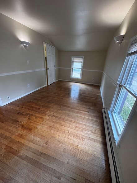 Room 1 - 410 Washtenaw Ave