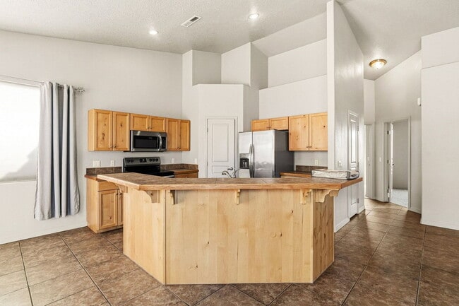 Building Photo - 2144 W 1050 N