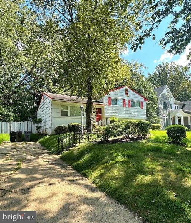 Building Photo - 909 Cottage St SW