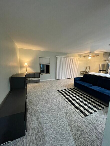 Building Photo - 7555 Linda Vista Rd