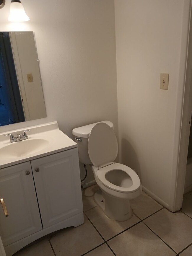 Building Photo - 1424 Holden Ave