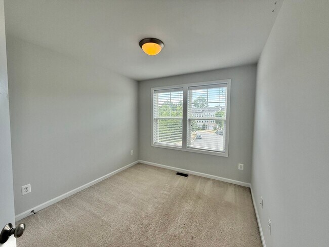 Building Photo - 2617 Avinity Pl
