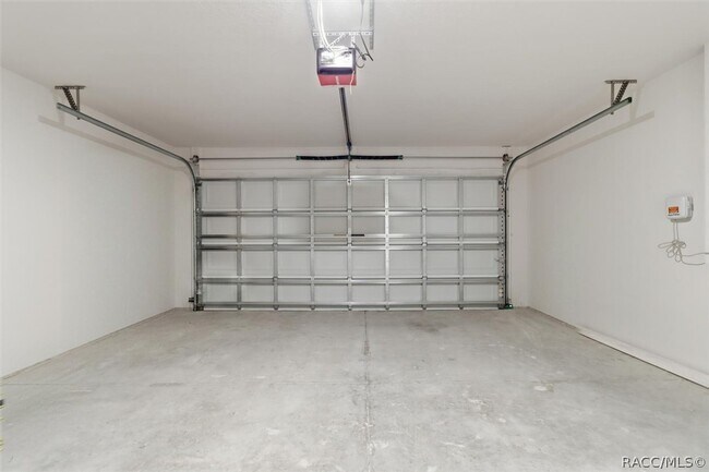 Building Photo - 336 W Rexford Dr