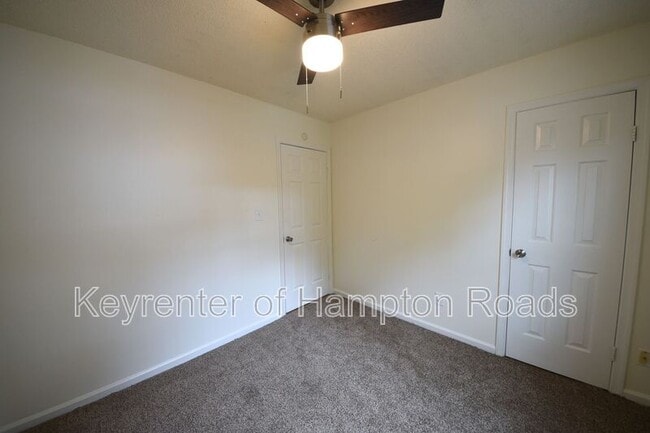Building Photo - 192 S Hall Way