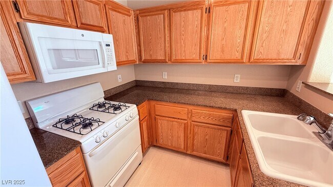 Building Photo - 10550 W Alexander Rd