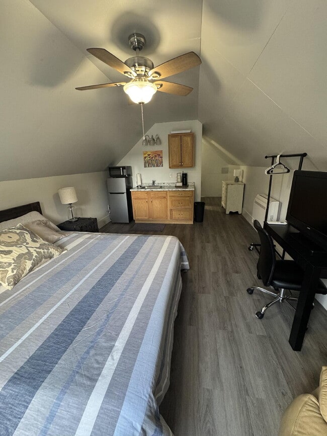 Building Photo - "Charming Furnished Studio Apartment Retreat in Valley Head – Cozy 300 Sq Ft!"