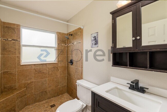 Building Photo - Unit