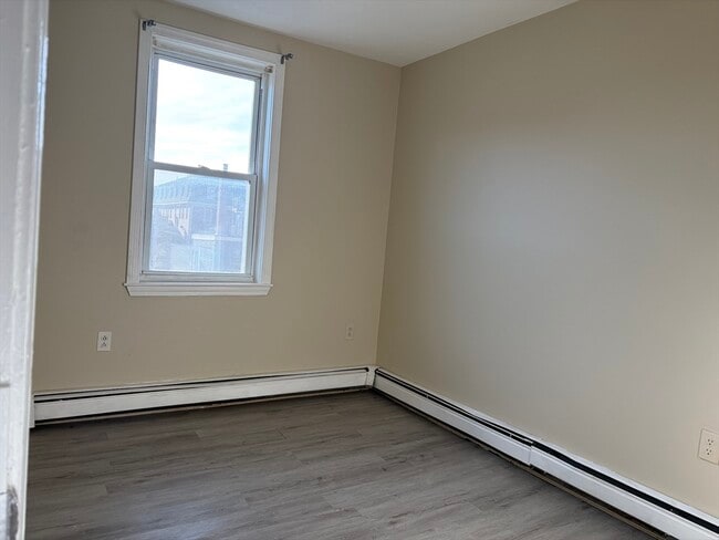 Building Photo - 36 Cork St