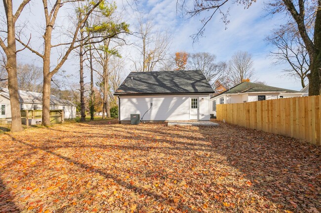 Building Photo - Charming Gallatin Home!