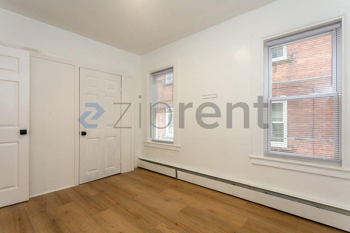 Building Photo - Unit 1L