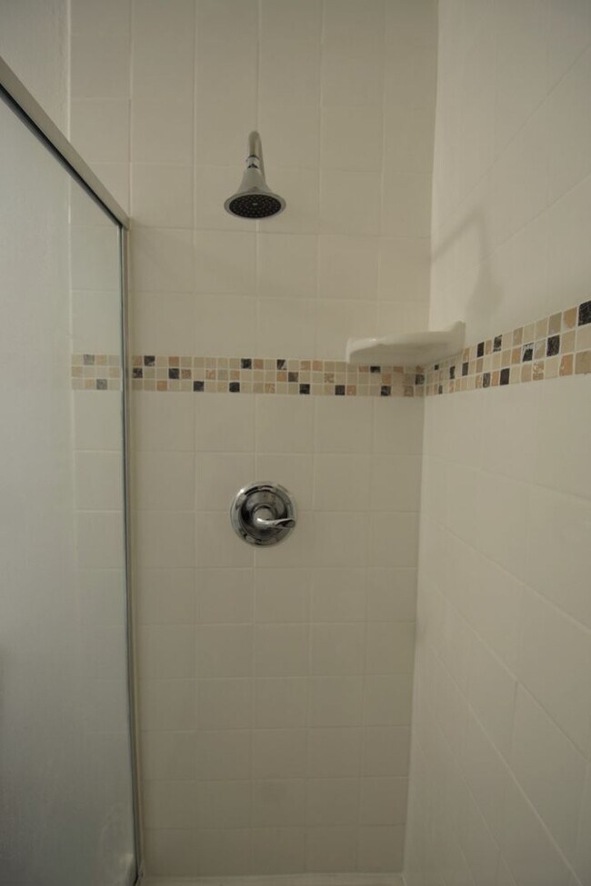 Building Photo - 5321-25