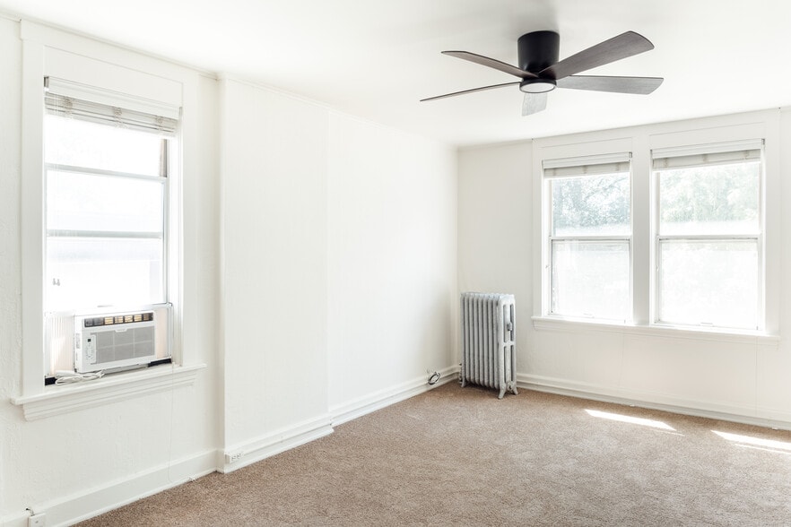 Building Photo - 124 G St