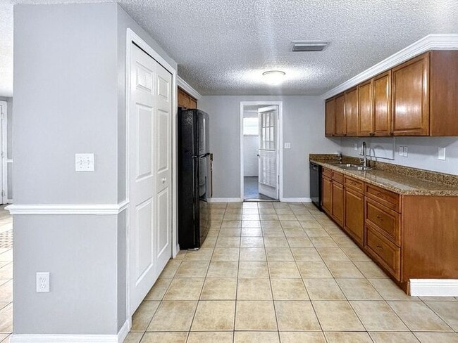 Building Photo - 8628 Velvet Dr