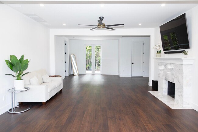 Building Photo - 634 SE 3rd Ave