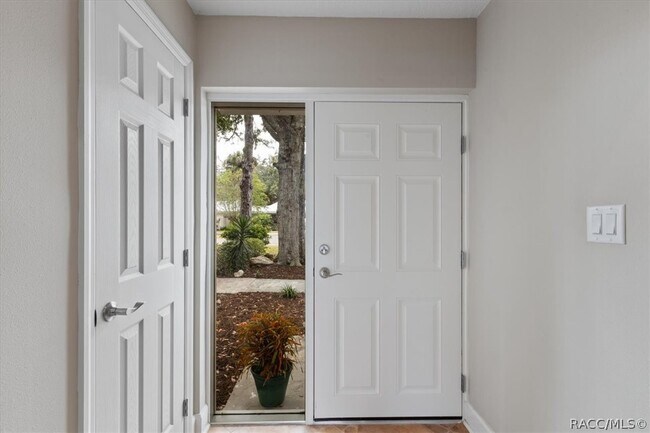 Building Photo - 11310 W Bayshore Dr