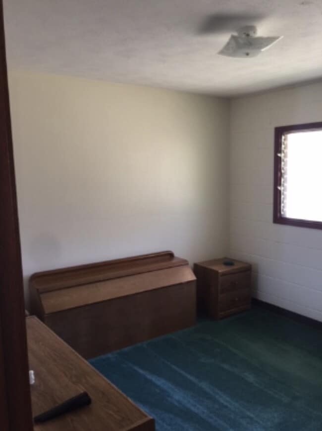 Building Photo - 3 bed 2 bath Kekaha duplex.