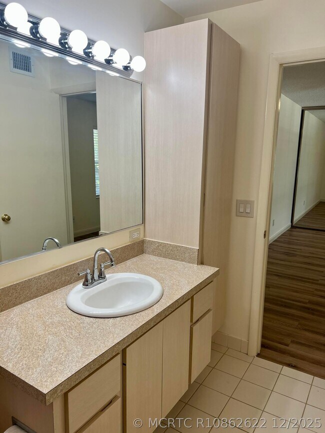 Building Photo - 3119 Kingston Ct