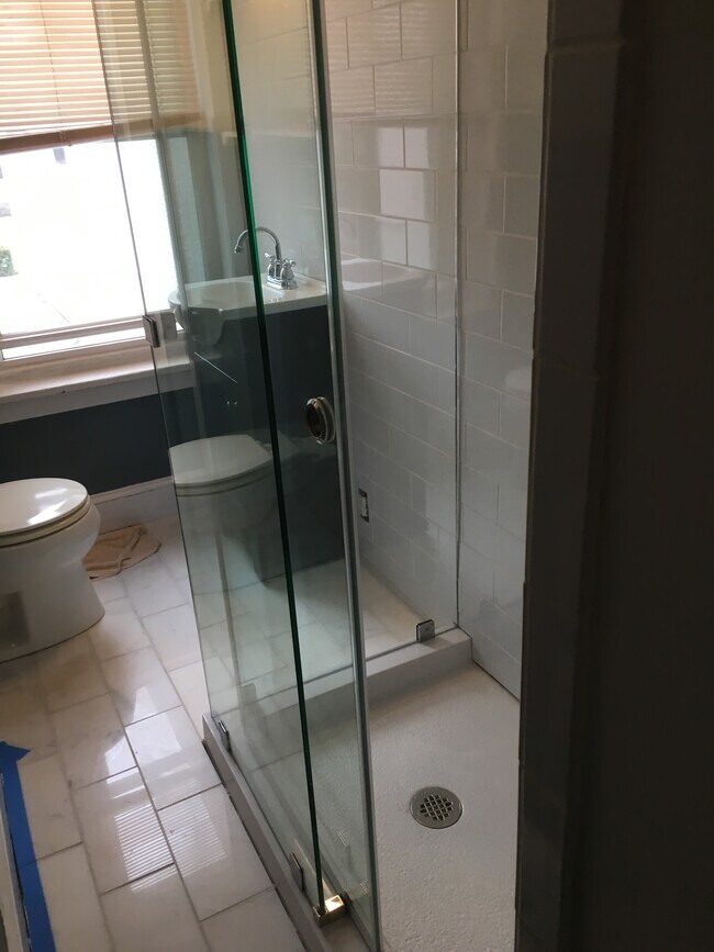 Building Photo - 141 E 5th Ave