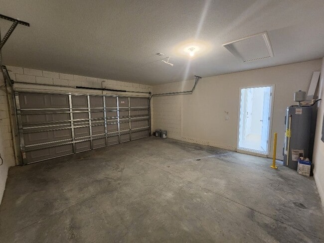 Building Photo - Venetian Bay 3 bedroom 2 bath home with 2 car garage available