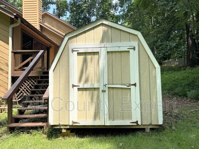 Building Photo - 1302 Colony Dr
