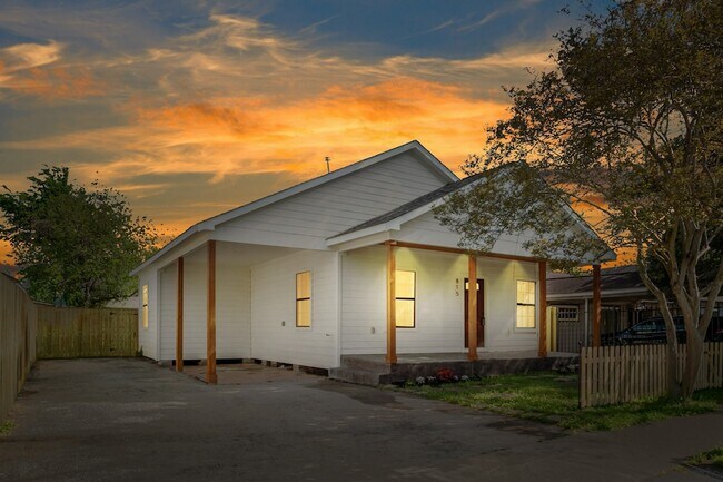 Building Photo - 815 Wilkes St