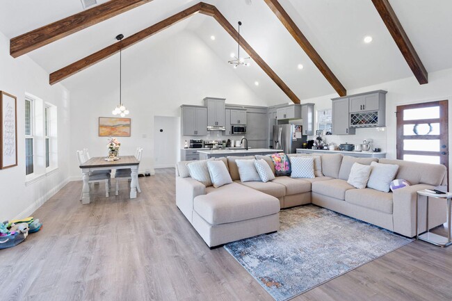 Building Photo - 1000 Stone Hill St