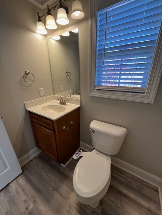 Building Photo - Lovely Home in the Love Grove subdivision!