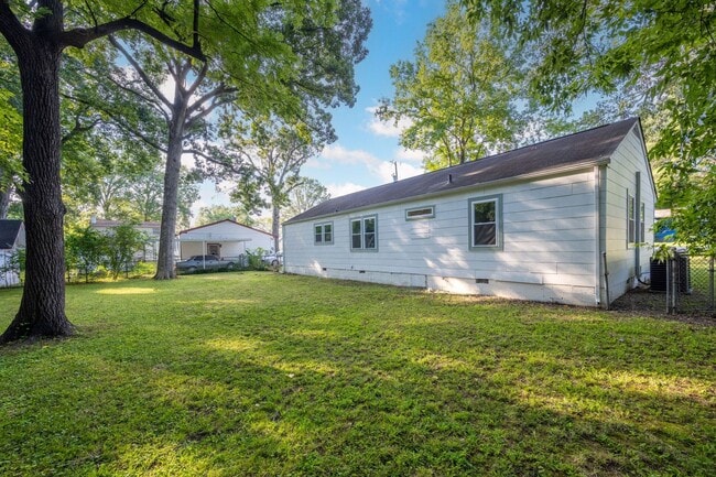 Building Photo - 6103 Bermuda Ave