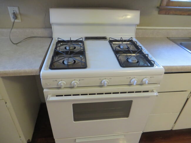 Building Photo - Two Bedroom Home with a bonus room/3rd bedroom in Historic District (Williams-Woodland Historic P...