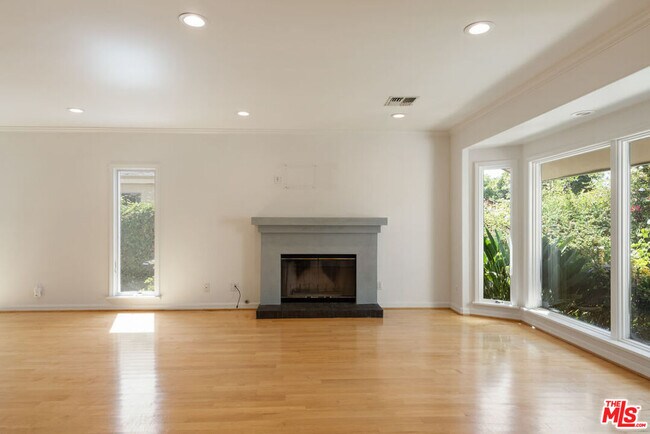 Building Photo - 2049 Watson St