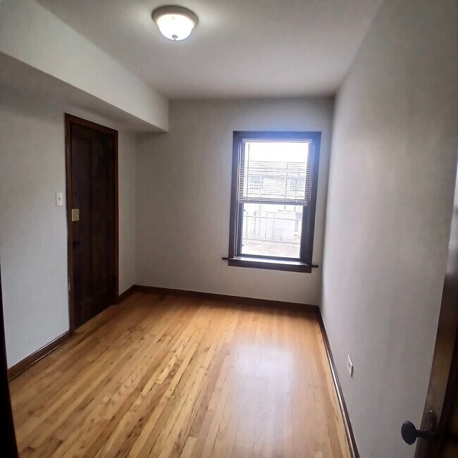 Building Photo - 4810 W Armitage Ave