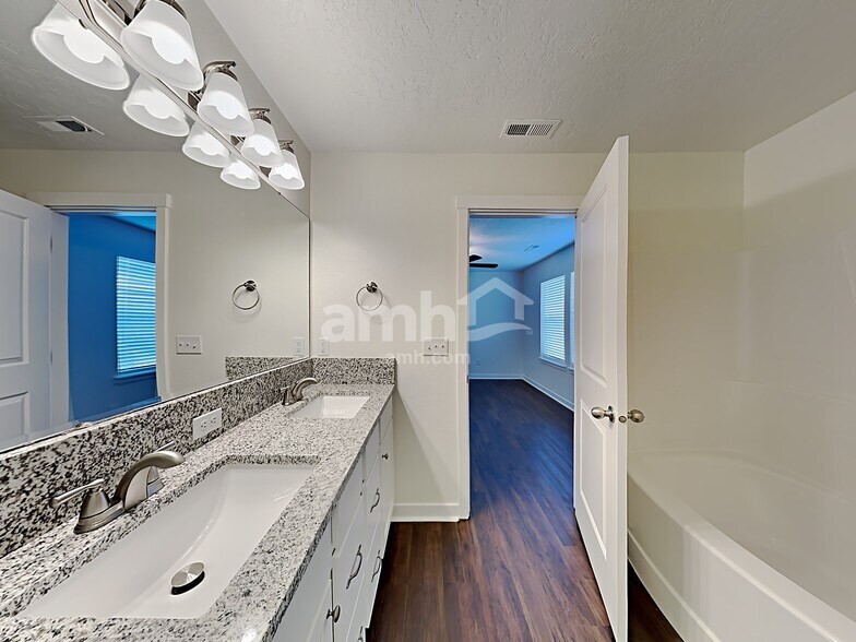 Building Photo - 4537 N Alester Ave