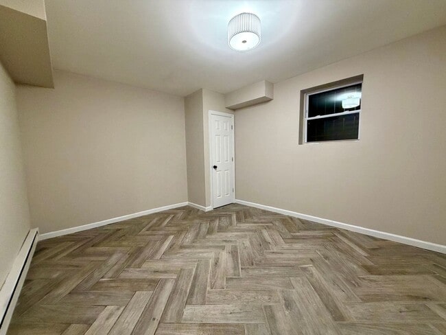 Building Photo - 172 Seymour Ave