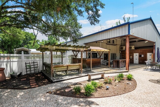 Building Photo - 18718 Vickers Rd