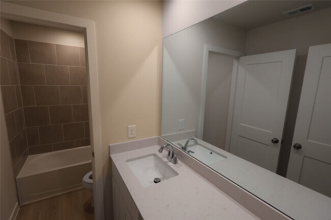 Building Photo - 7739 Bergamot Cir