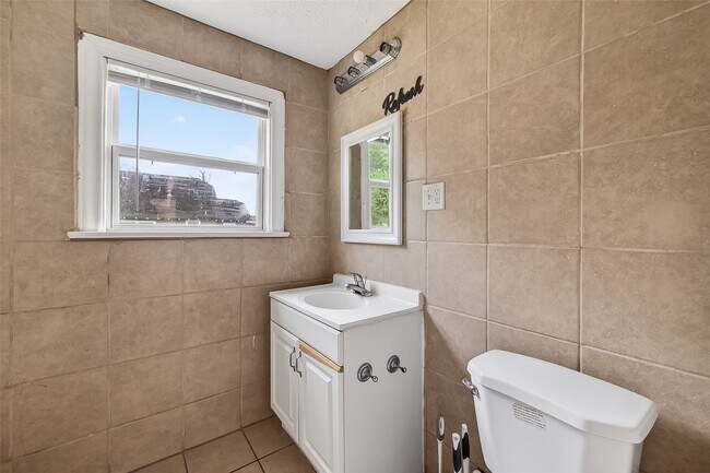 Building Photo - 521 Alford St