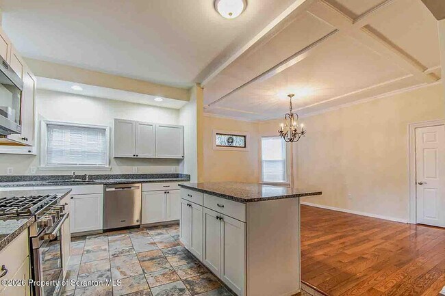 Building Photo - 815 Monroe Ave