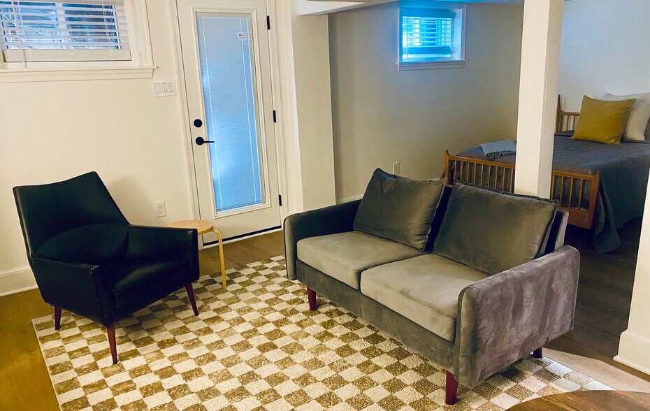 Building Photo - 3618 6th St S