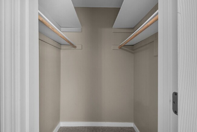 Building Photo - "Charming 2-Bed Townhouse Oasis in Shalimar !"