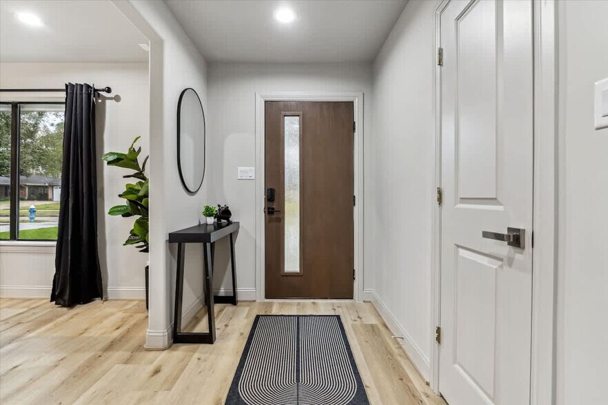 Building Photo - 5615 Cerritos Dr